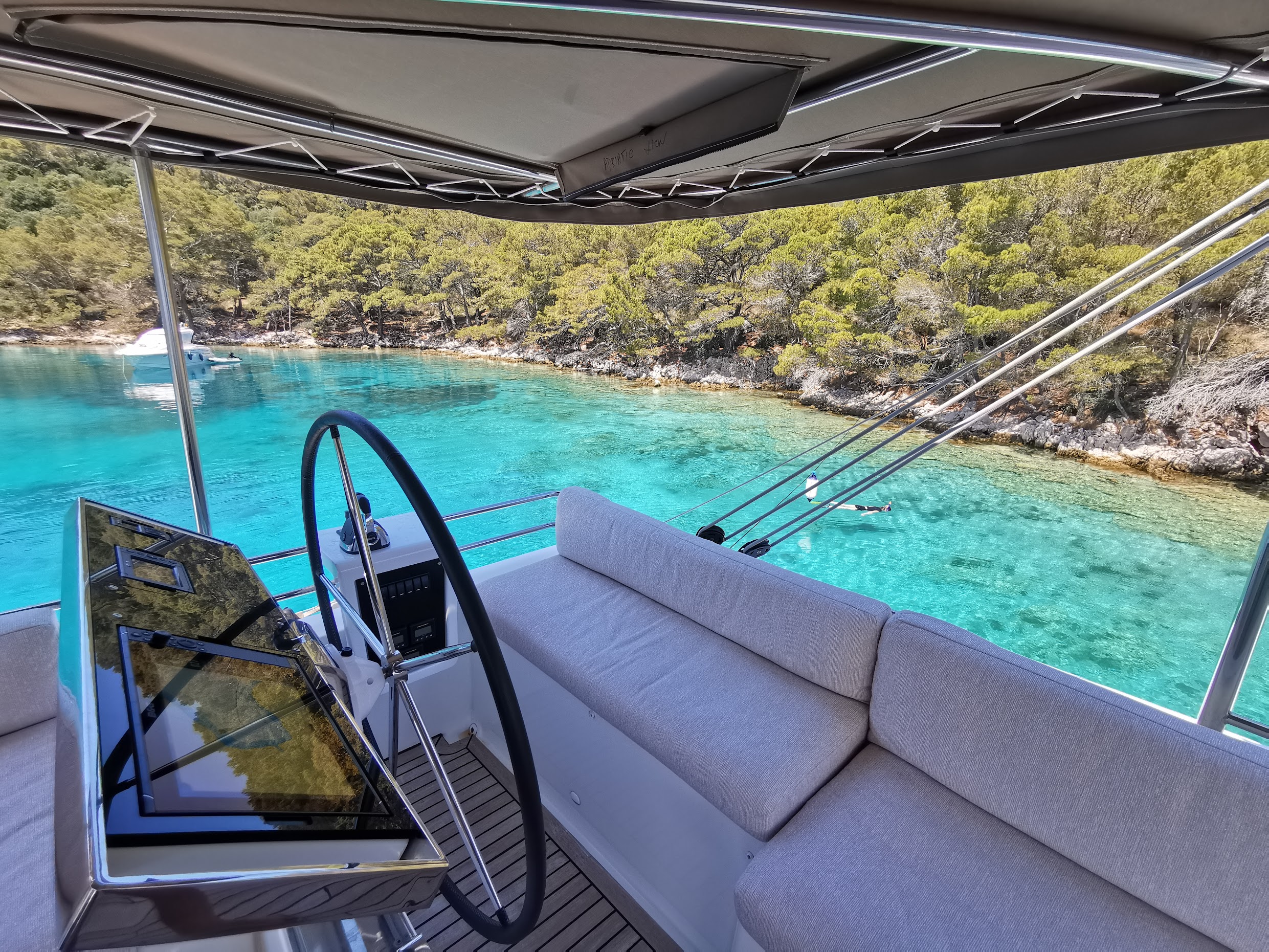Lagoon 620 - Image 5