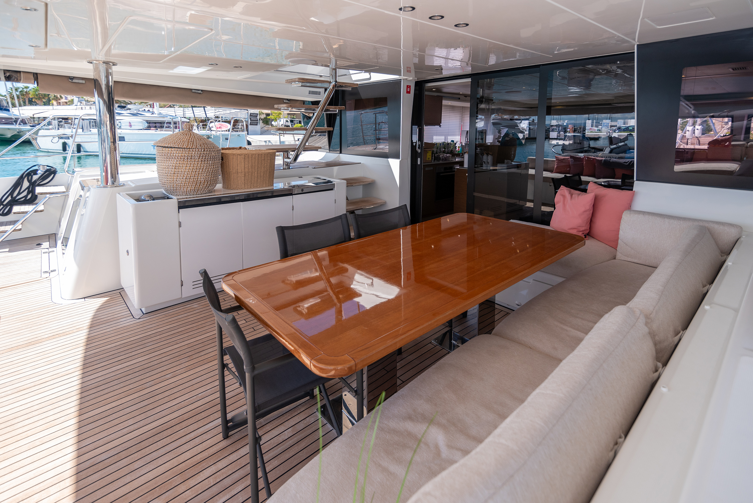 Lagoon 620 - Image 15