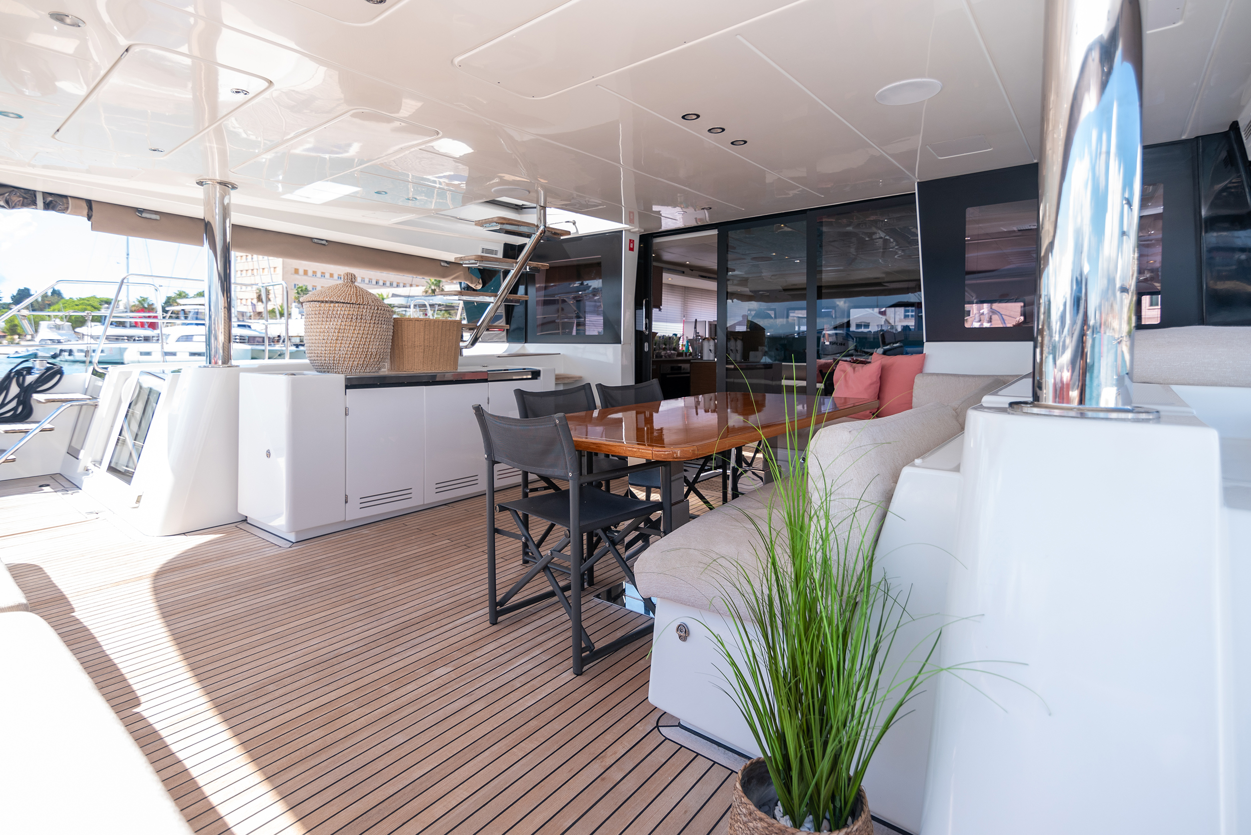 Lagoon 620 - Image 13