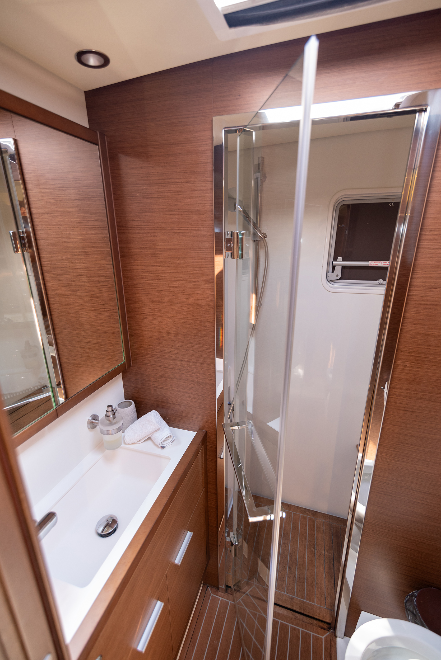 Lagoon 620 - Image 10