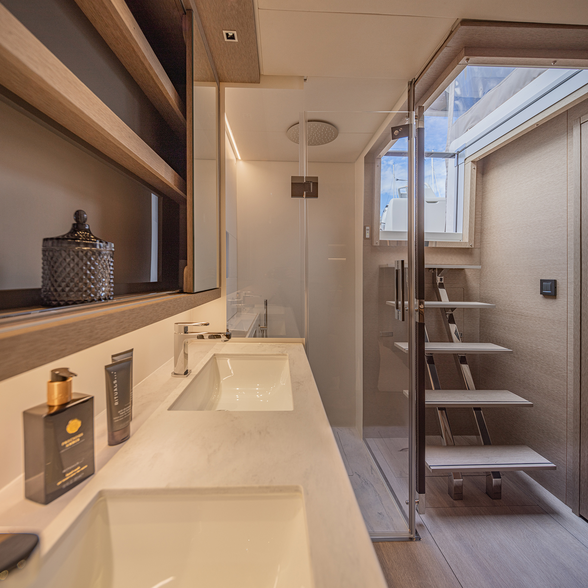 Lagoon 65 - Image 19